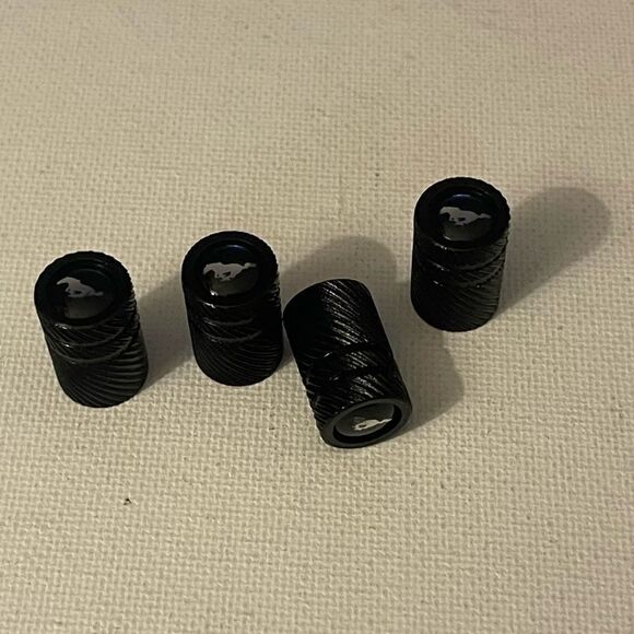 Mustang Logo valve Stem caps in Black set of 4 NWT - Picture 3 of 4
